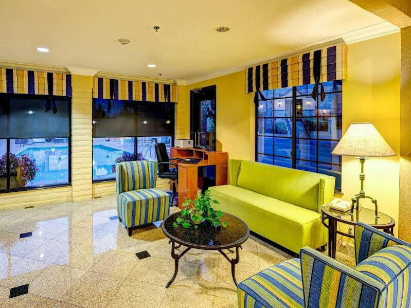 Holiday Inn Express San Diego - Rancho Bernardo, An Ihg Hotel Экстерьер фото